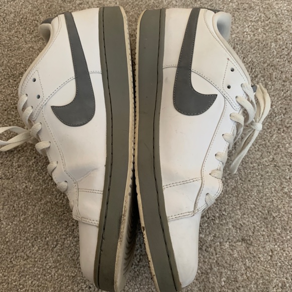 Nike men’s shoe - Picture 1 of 4